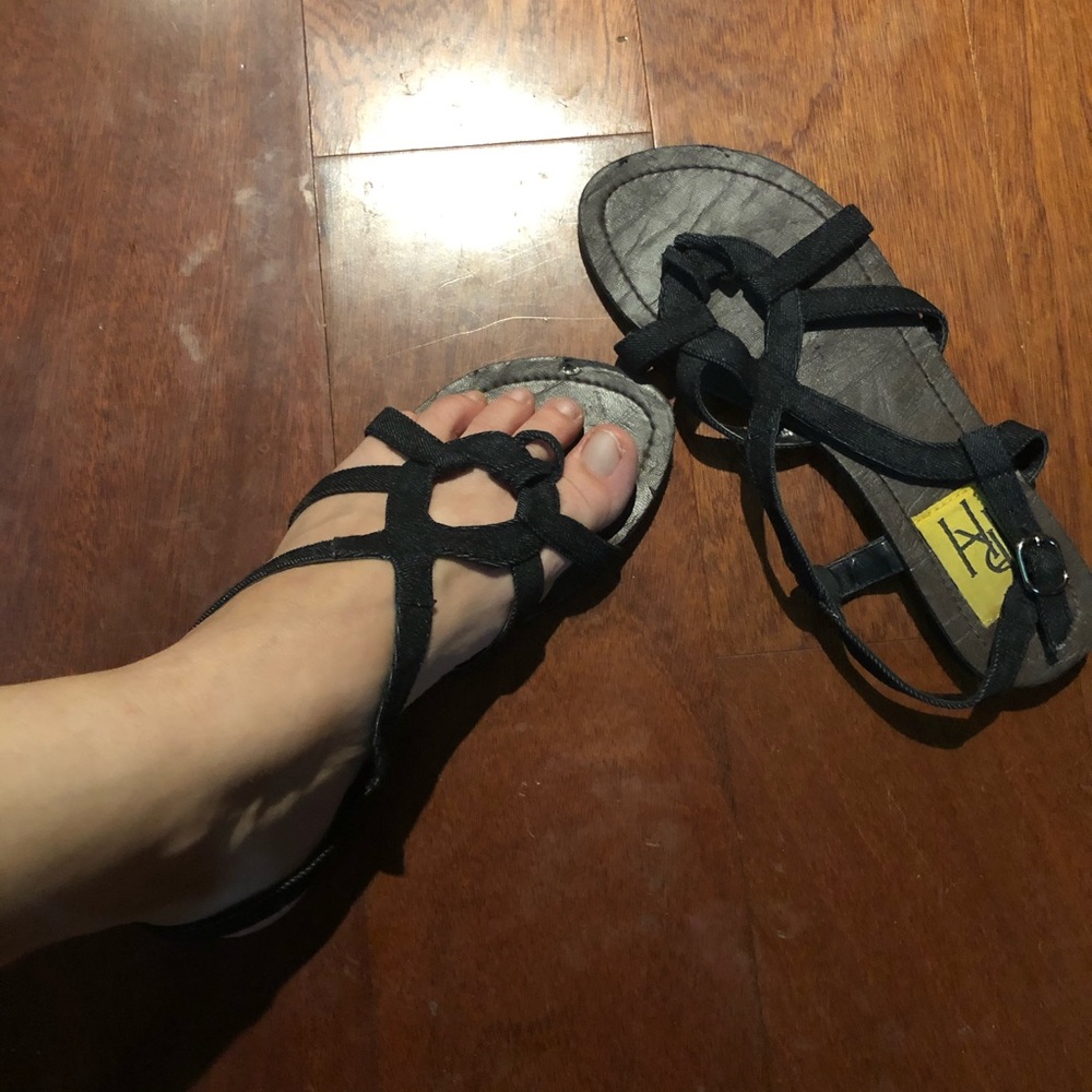 Women’s sandals size 6